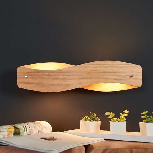 Trä-vägglampan Lian med dimbara LED-lampor