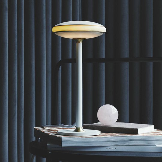 Shade ØS1 LED-bordslampa ringar mässing fot vit