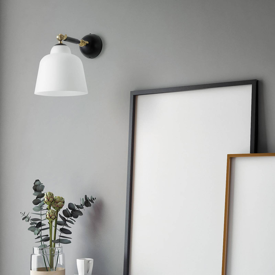 Vägglampa Neo Retro, en rörlig arm