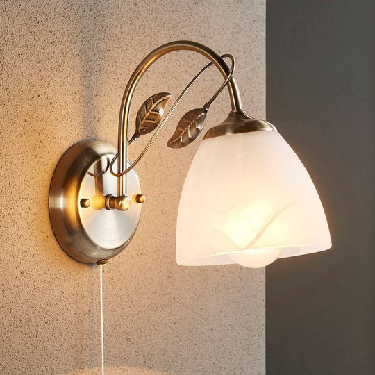 Snygg vägglampa Michalina, klassisk stil