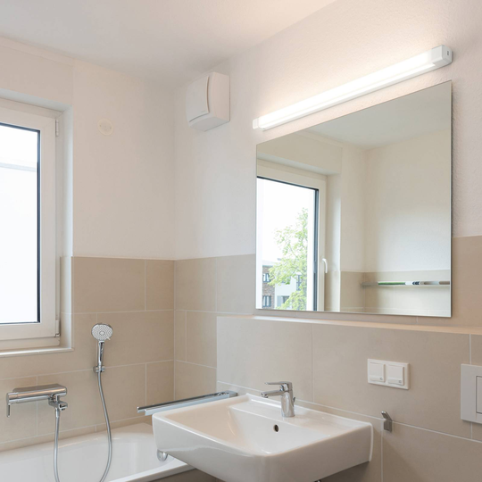 RZB Baleva LED-vägglampa IP44 bredd 120 cm 19W