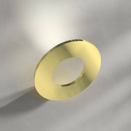 Passepartout – LED-vägglampa i mässing