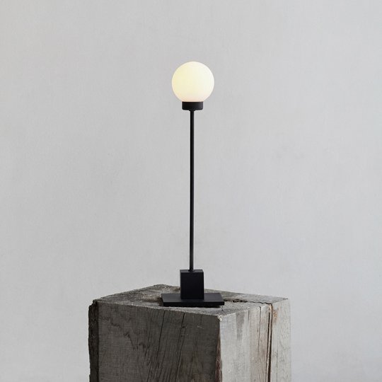Northern Snowball bordslampa, svart