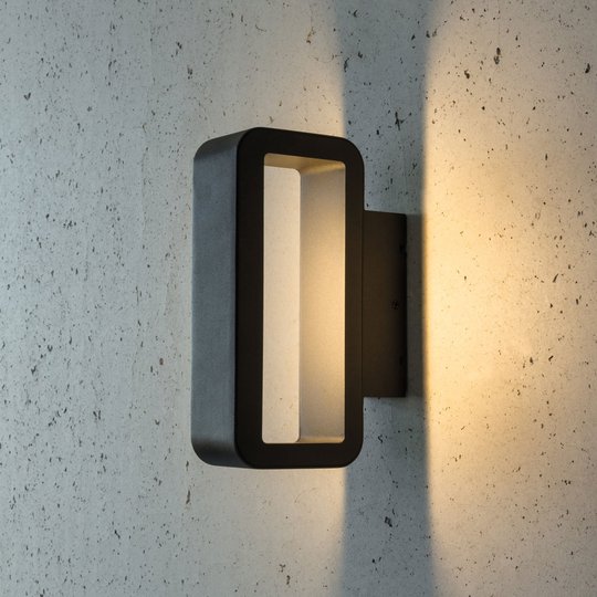 Rak LED-utomhusvägglampa Juno