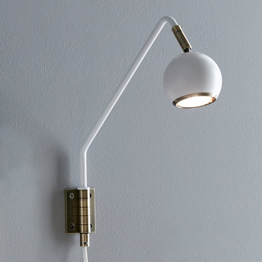 Svängbar vägglampa Coco i vitt