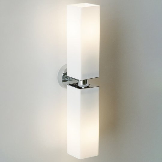 Dubbel vägglampa CUBE TWIN, förkromad