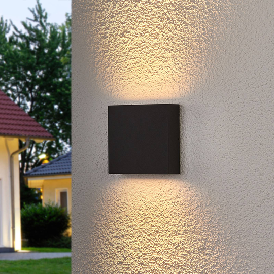 Kantig LED-utomhusvägglampa Trixy i grafitgrått