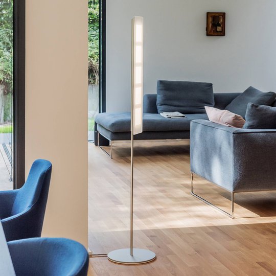 OMLED One f5 golvlampa svart