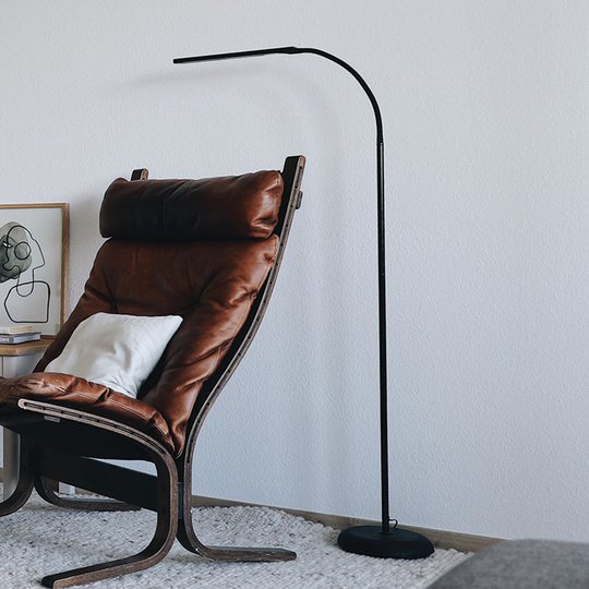LED-golvlampa MAULpirro dimbar, svart