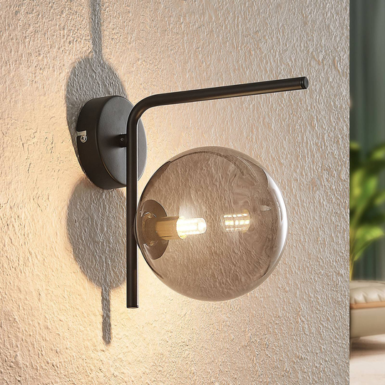 Lindby Sugiava vägglampa, kulskärm, 1 lampa