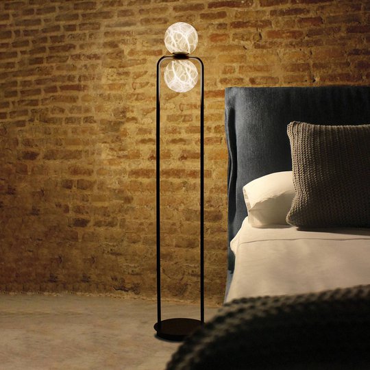 LED-golvlampan Tribeca med alabaster 2 lampor