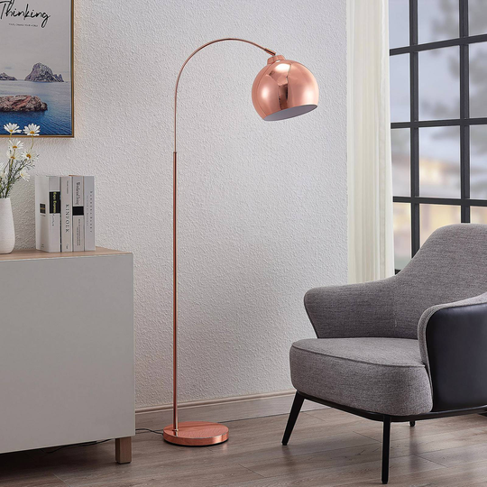 Lindby Terimaja golvlampa i kopparfinish