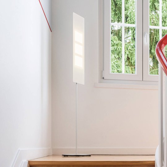 OMLED One f3l - svart golvlampa med OLED:er