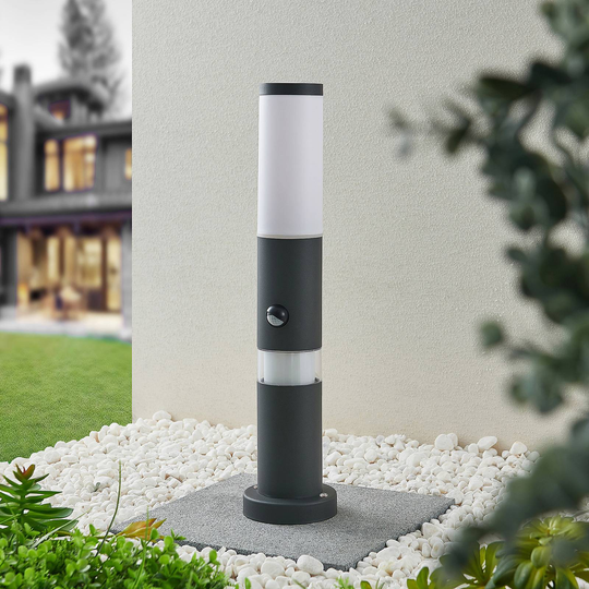 Lindby Okari marklykta av aluminium med sensor