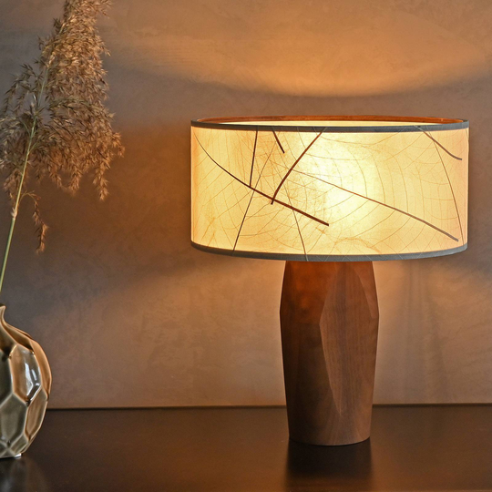 LeuchtNatur Pura LED-bordslampa, nötträd/blad