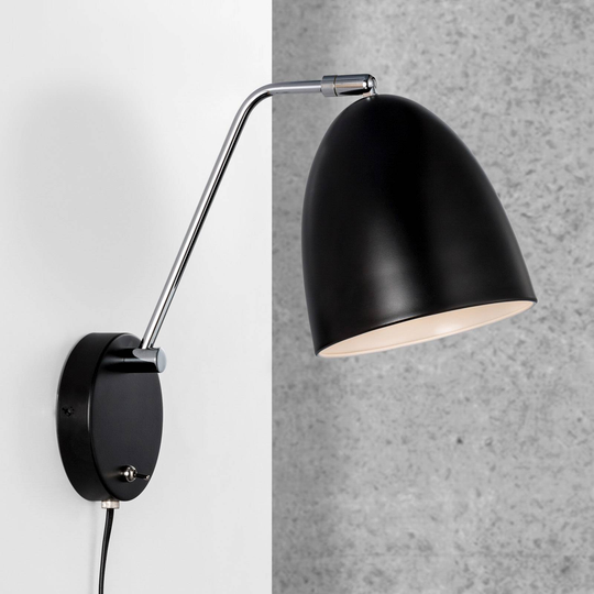 Vägglampa Alexander med kabel och kontakt, svart