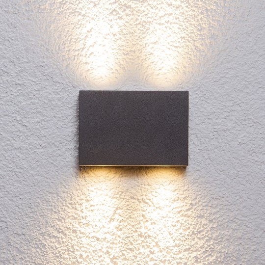 Kantig utomhusvägglampa Henor med 4 LED
