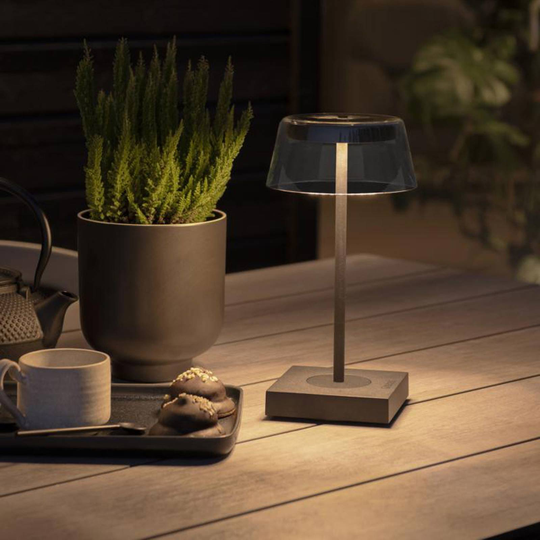 LED-bordslampa Scilla med USB, svart