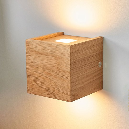 Dimbar LED-vägglampa Mila av ek, 10 cm