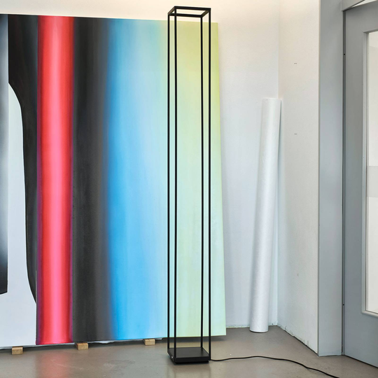 serien.lighting Reflex² S LED-golvlampa svart