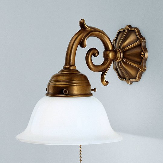 Mässingsvägglampa EDGAR med dragströmbrytare