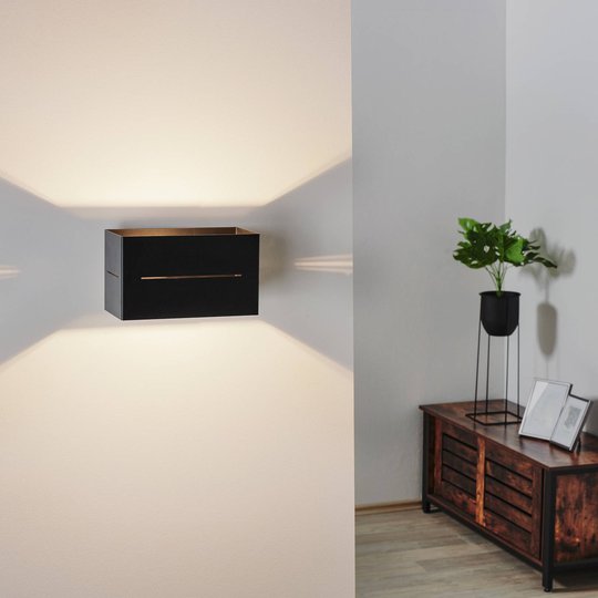 Vägglampa Vito i kantig form, svart