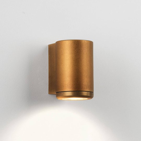 Högkvalitativ utomhusvägglampa Jura Single mässing