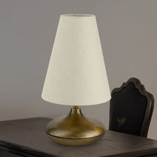 Bordslampa Sarita med ljus textilskärm