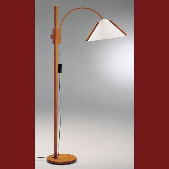 Arcade - elegant golvlampa med stomme av trä