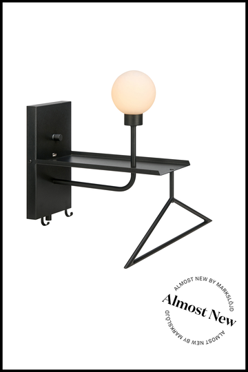 ALMOST NEW - CARSON WALL BLACK USB
