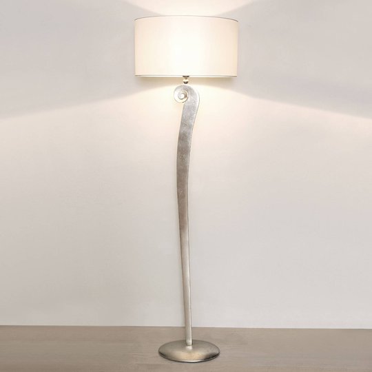 Stilfull golvlampa Lino