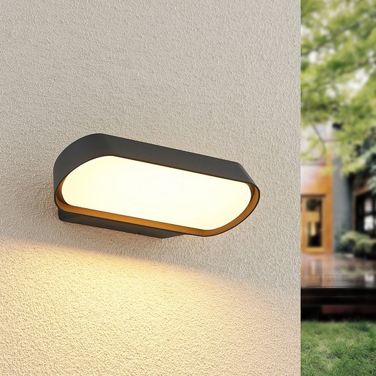 Lucande Badriya LED-utomhusvägglampa, bredd 25 cm