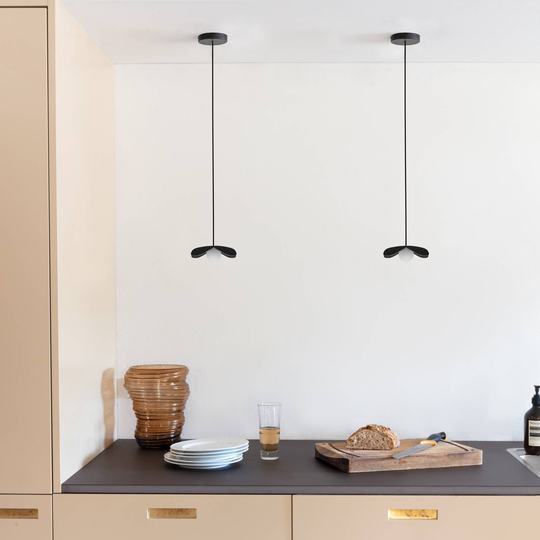 UMAGE Forget Me Not mini pendel 1 lampa, ek svart
