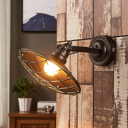 Pekka - vägglampa med nättäckning