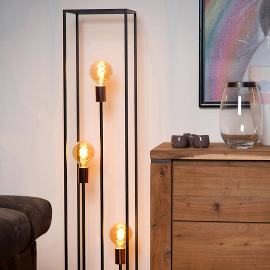 Golvlampa Arthur med metallram, 3 lampor