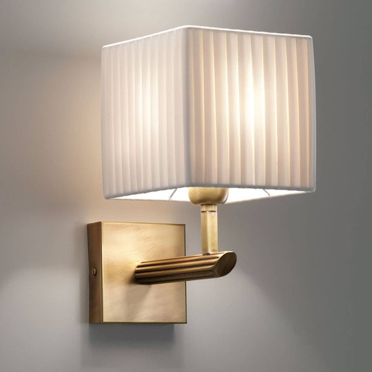 Vägglampa Imperial med varmt ljus