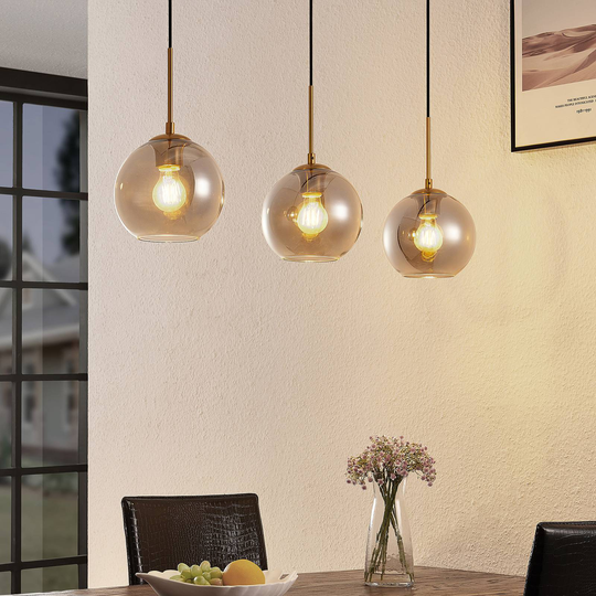 Lindby Hiwana hänglampa, 3 rökglaskulor