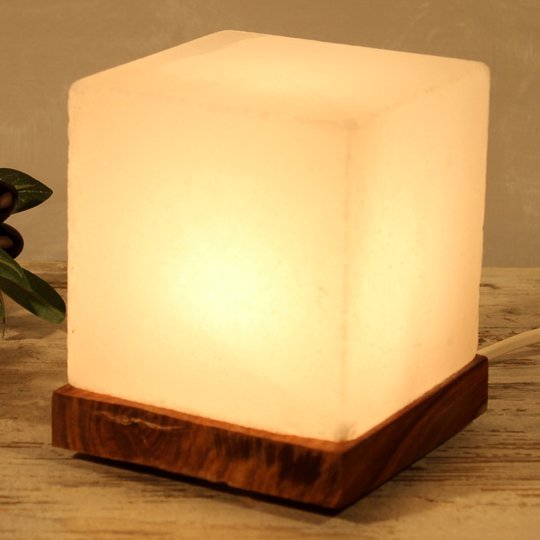 Intressant bordslampa Kubus White Line