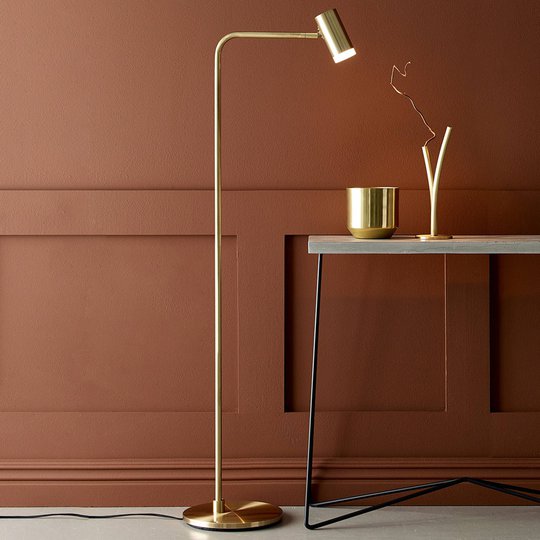 LED-golvlampa Cato Q med dimmer, mässing
