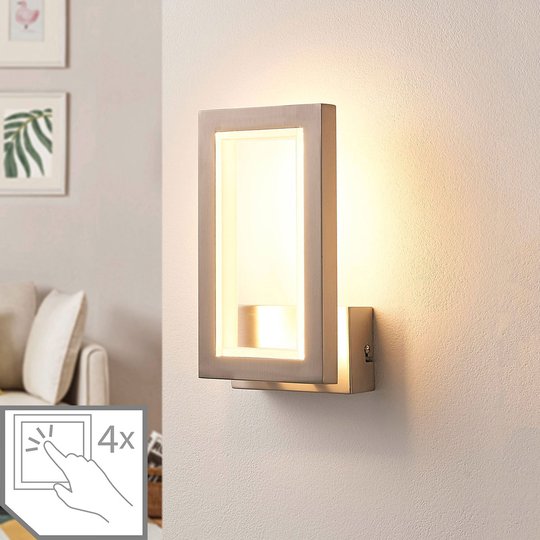 Kantig LED-vägglampa Heriba, matt nickel