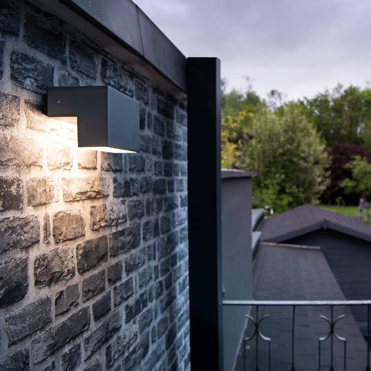 SLV L-Line Out LED-utomhusvägglampa CCT 15 cm bred