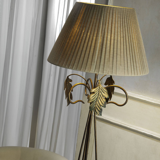 Golvlampa Quercia, skärm och ekblad