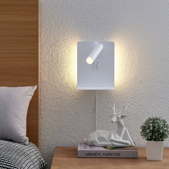 Lucande Zavi LED-väggspot med hylla, USB, vit