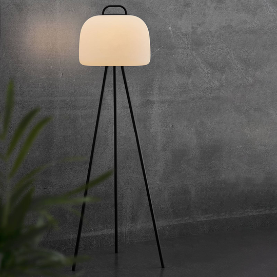 LED-golvlampa Kettle Tripod metall, skärm 36cm