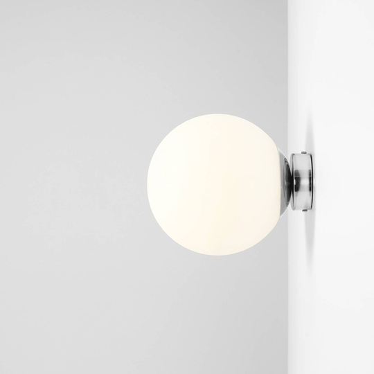 Vägglampa Ball, väggfäste krom