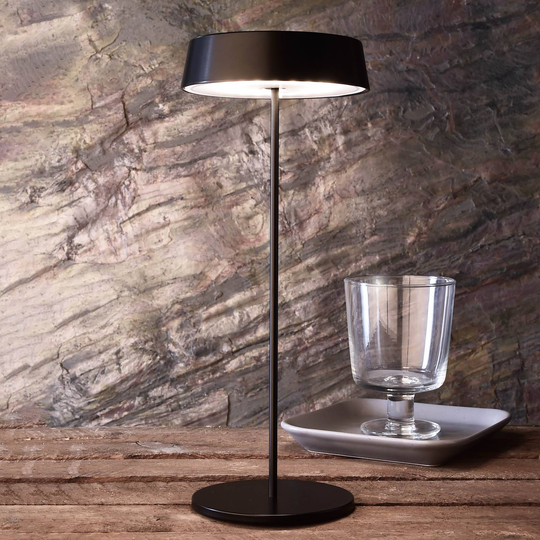 LED-bordslampa Miram med batteri, dimbar, svart