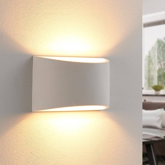 Formskön LED-vägglampa Heiko av gips