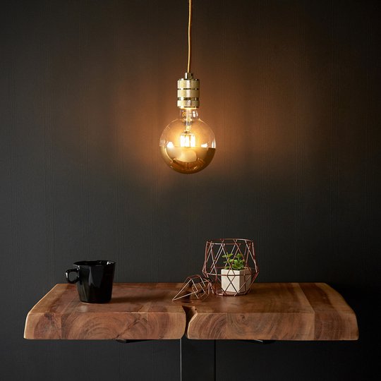 Chic LED-taklampa Chicago med guldfinish