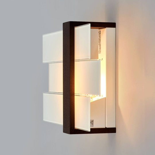 TRIAD attraktiv vägg- eller taklampa.