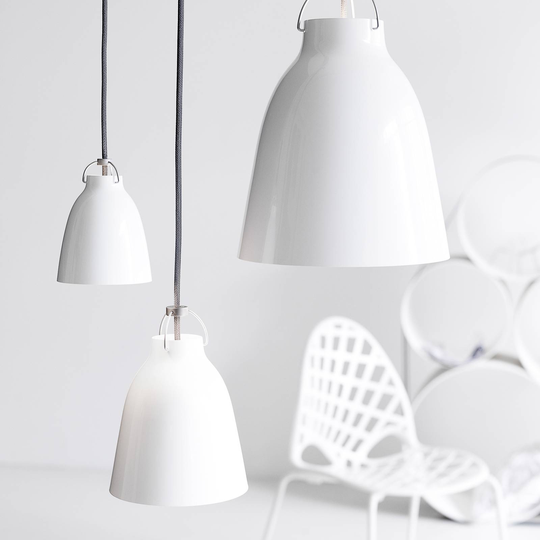 FRITZ HANSEN Caravaggio P2 blänkande vit